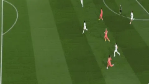 吴前抢断精准，刘泽一扣篮连中得分